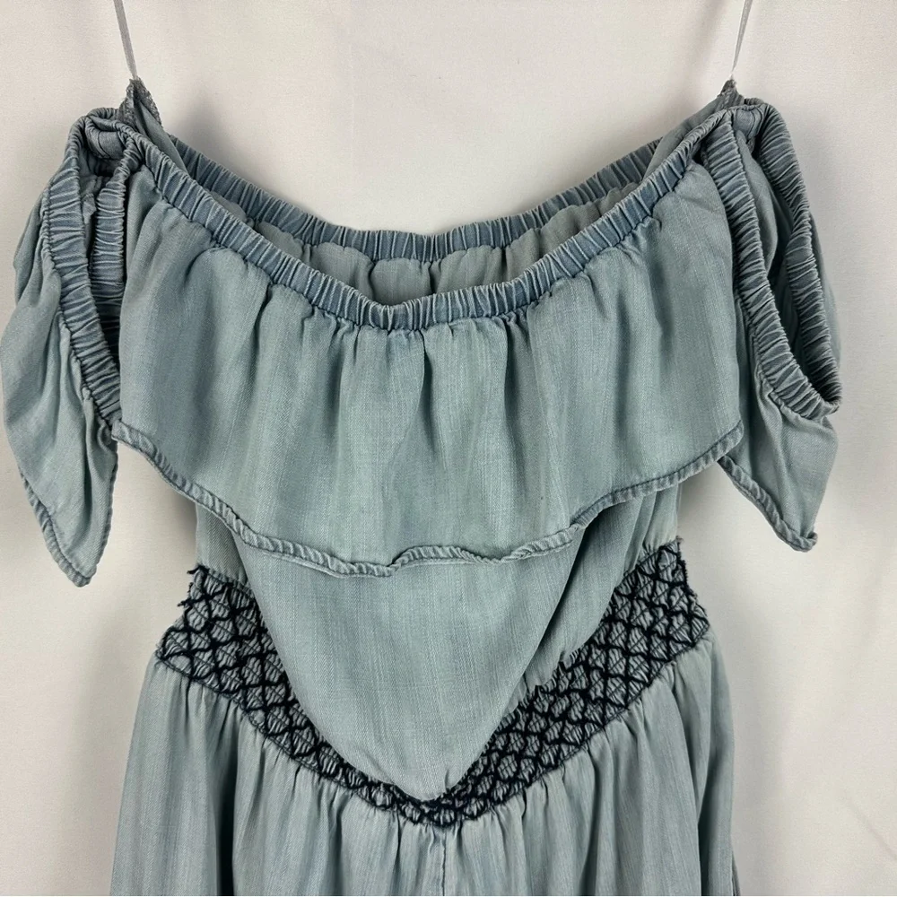 American Eagle Off The Shoulder Chambray Romper. Size Medium. Light wash. - Picture 2 of 11